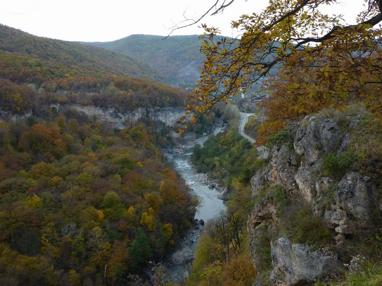 Красивые осенние пейзажи в парке Ретиро в Мадриде, Испания 